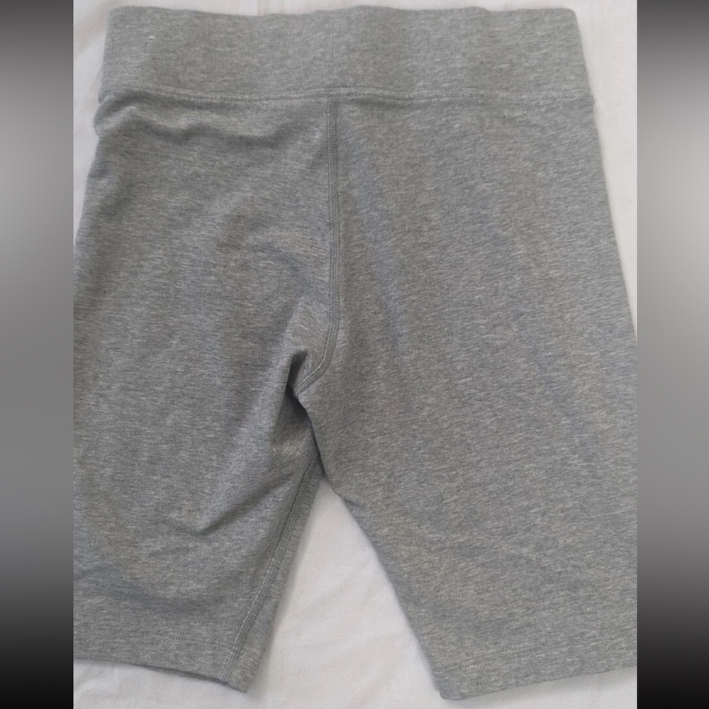 Nike Tight fit Mid rise Short length Women's Heather Gray Biker Shorts Size S - Picture 2 of 11